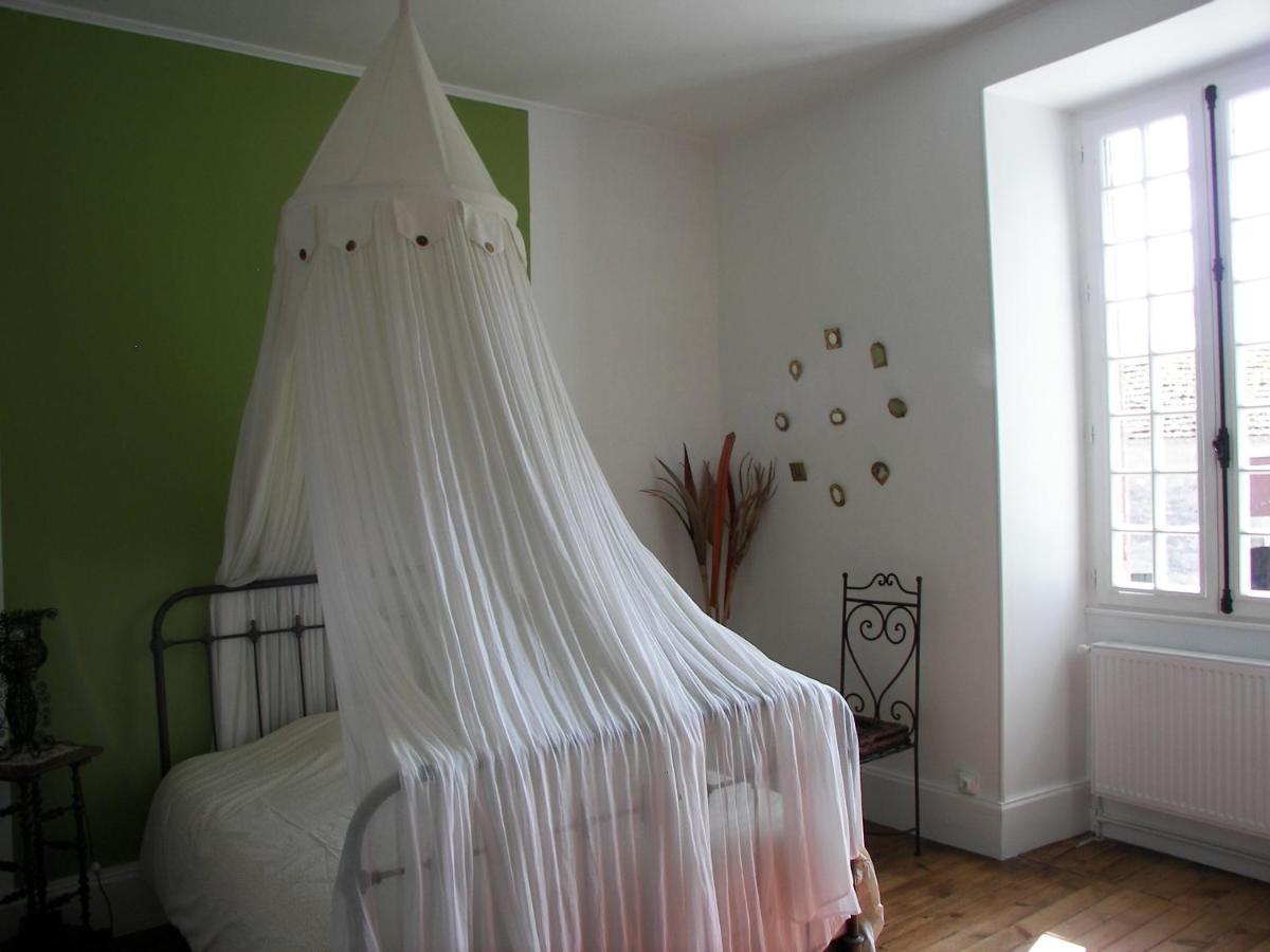 Bed and Breakfast Domaine Du Noble Saint-Jean-de-Thurac Екстер'єр фото
