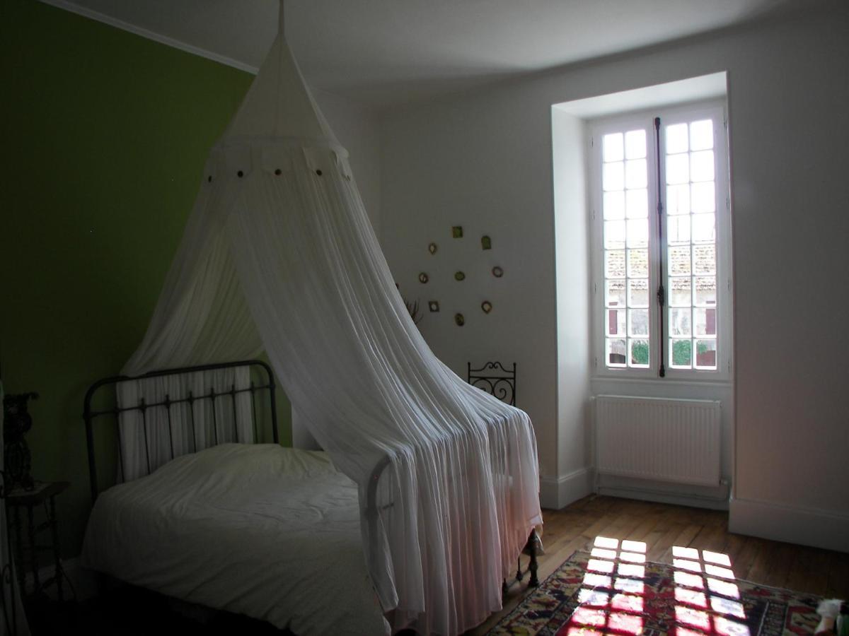 Bed and Breakfast Domaine Du Noble Saint-Jean-de-Thurac Екстер'єр фото